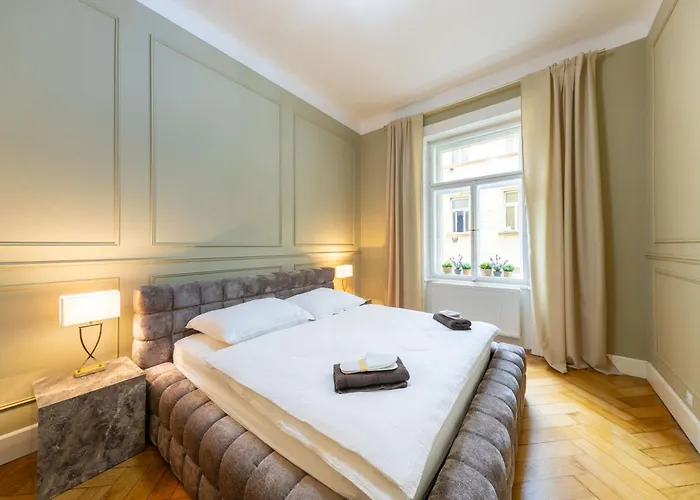 Apartament Manes *
